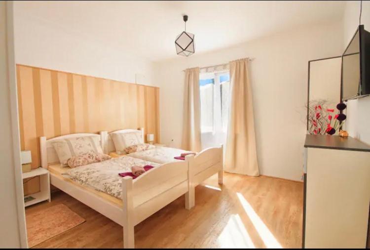 Rooms Bobic Licko Petrovo Selo Bagian luar foto