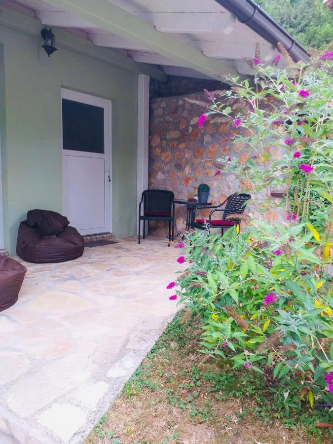 Rooms Bobic Licko Petrovo Selo Bagian luar foto